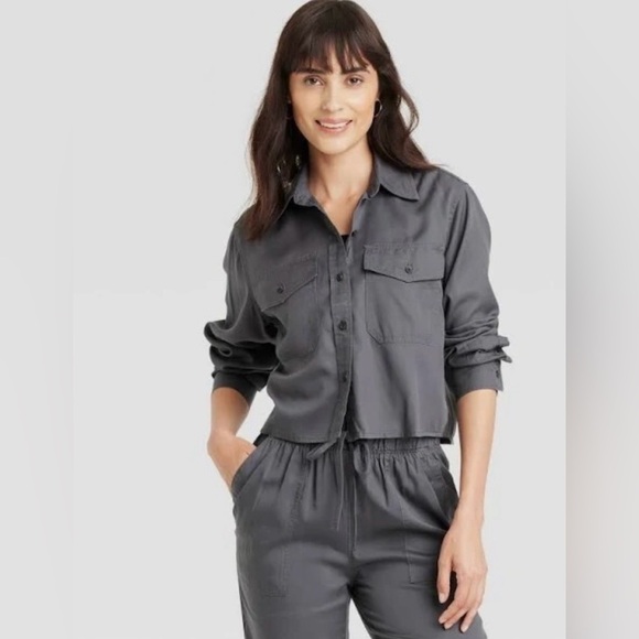 Universal Thread Tops - Universal Thread Women's Sz.M 100% Lyocell Cropped Long Sleeve Button Up Shirt